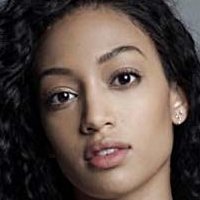 Samantha Logan Naakt
