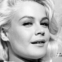 Sandra Dee Naakt