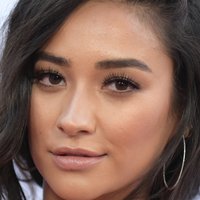 Shay Mitchell Naakt