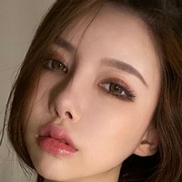 Si.Young Naakt