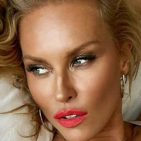 Simona Krainova Naakt