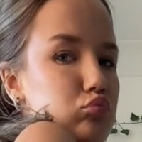 sjsjeuejdb Naakt