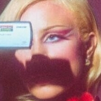 Slayyyter Naakt