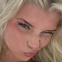 Sophie Charlott Naakt