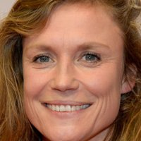 Sophie Hilbrand Naakt