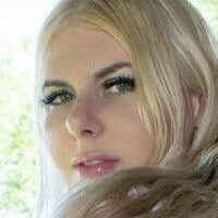 Stephanie Ann Louise Naakt