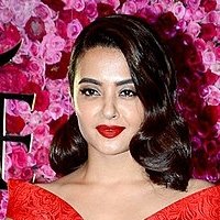 Surveen Chawla Naakt