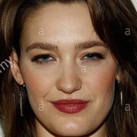 Tess Haubrich Naakt