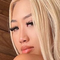 Tina Yoshi Naakt