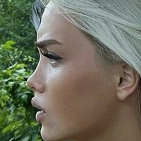 Uresa Zogu Naakt