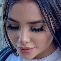 Victoria Macan Naakt
