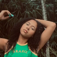 Vitoria Oliveira Naakt
