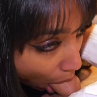 Yasmina Khan Naakt