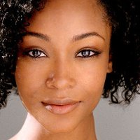 Yaya DaCosta Naakt