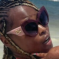 Zephani.ah Naakt