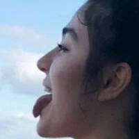Zhale Naakt
